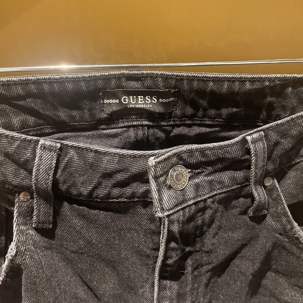 Ripped Guess Jeans - Picture 2 of 3